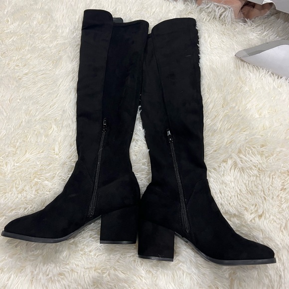 Knee high boots - Picture 1 of 4